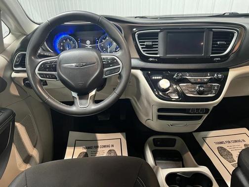 2022 Chrysler Voyager LX