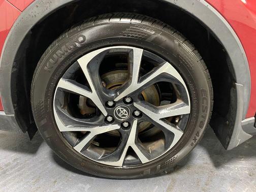 2018 Toyota C-HR XLE Premium