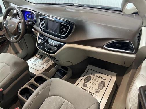 2021 Chrysler Voyager LX