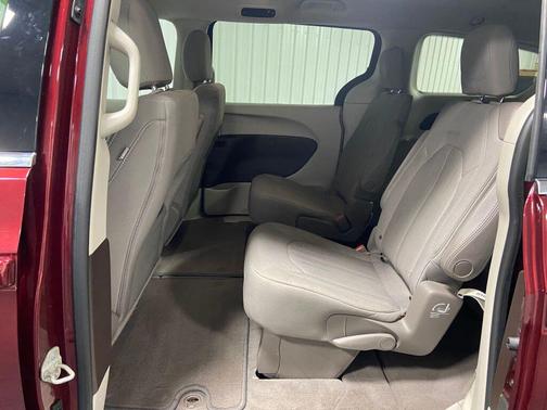 2021 Chrysler Voyager LX