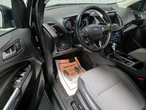 Agate Black Metallic 2019 Ford Escape SE