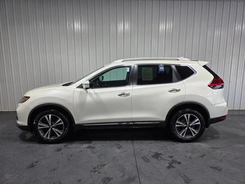 Pearl White 2017 Nissan Rogue SL
