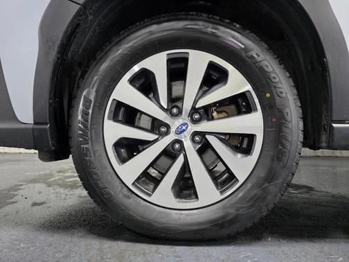 Ice Silver Metallic 2023 Subaru Outback Premium