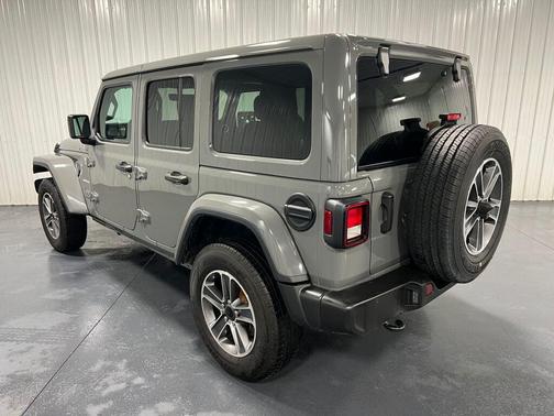 2023 Jeep Wrangler 4-Door Sahara
