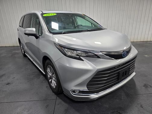 Celestial Silver Metallic 2023 Toyota Sienna XLE