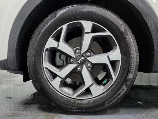Clear White 2020 Kia Sportage LX