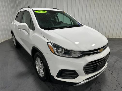 Summit White 2019 Chevrolet Trax LT