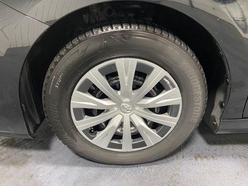 2024 Toyota Camry Hybrid LE