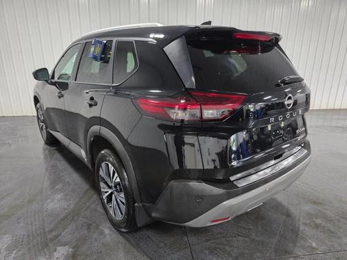 Super Black 2022 Nissan Rogue SV