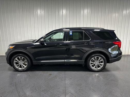 Black 2022 Ford Explorer XLT