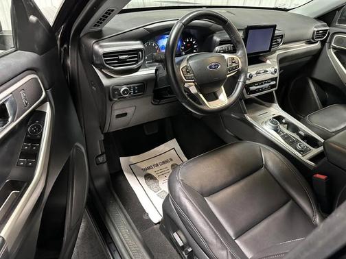 Black 2022 Ford Explorer XLT
