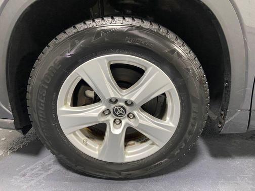 2022 Toyota Highlander Hybrid LE