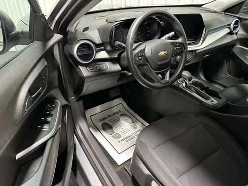 Sterling Gray Metallic 2024 Chevrolet Trax LS