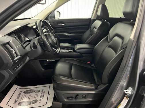 2022 Nissan Pathfinder SL 4WD