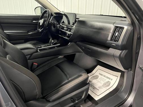 2022 Nissan Pathfinder SL 4WD