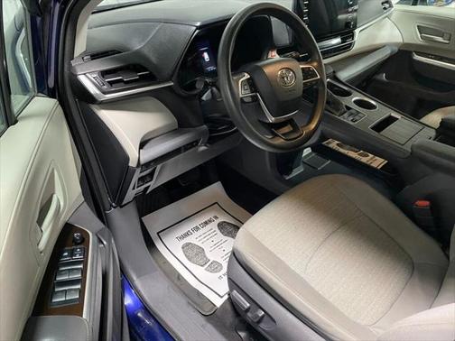 2021 Toyota Sienna LE