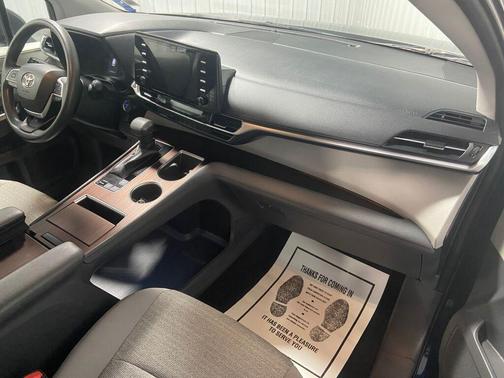 2021 Toyota Sienna LE