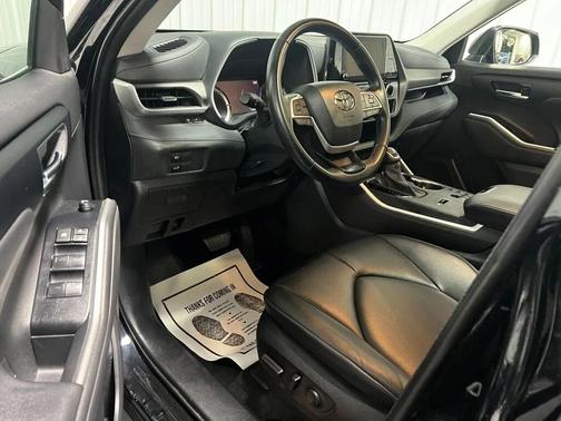 2023 Toyota Highlander Hybrid XLE