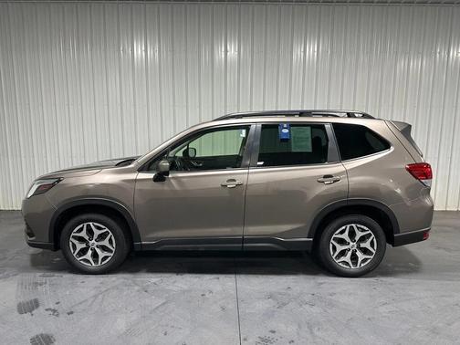 Brilliant Bronze Metallic 2022 Subaru Forester Premium