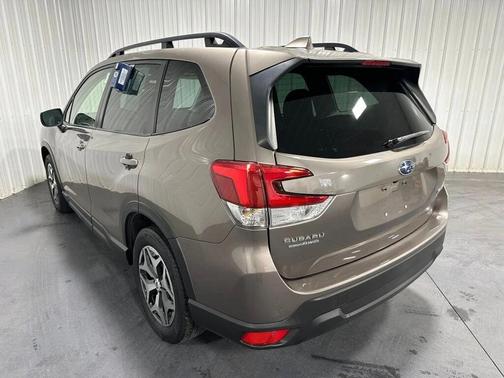 Brilliant Bronze Metallic 2022 Subaru Forester Premium