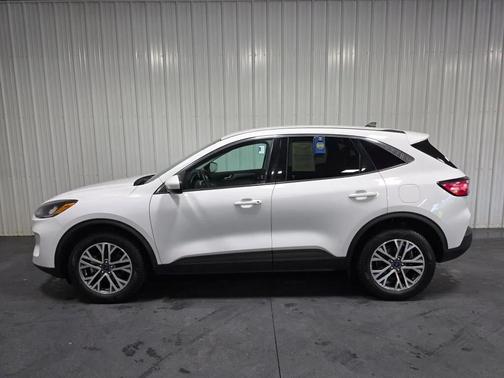 White 2022 Ford Escape SEL