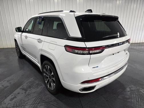 Bright White Clearcoat 2022 Jeep Grand Cherokee 4xe Overland