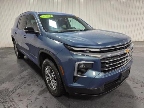 Lakeshore Blue Metallic 2024 Chevrolet Traverse LT