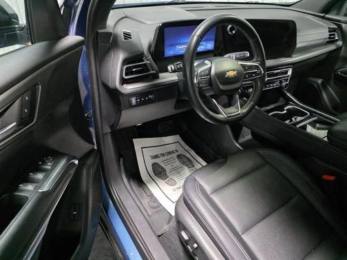 Lakeshore Blue Metallic 2024 Chevrolet Traverse LT