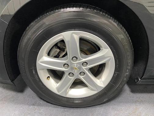 Mosaic Black Metallic 2022 Chevrolet Malibu 1LS