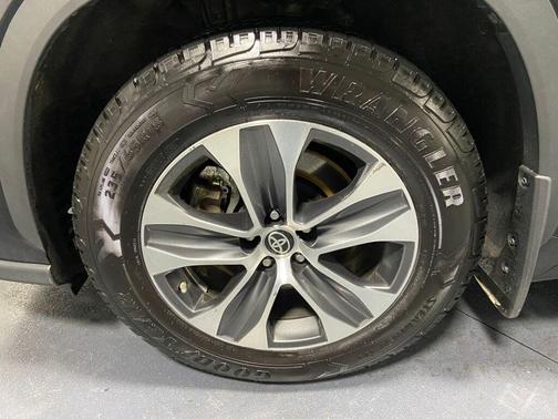 2024 Toyota Highlander Hybrid XLE