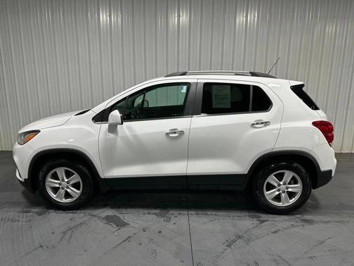 Summit White 2019 Chevrolet Trax LT