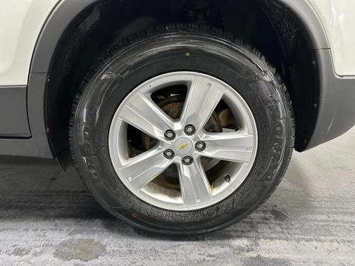 Summit White 2019 Chevrolet Trax LT