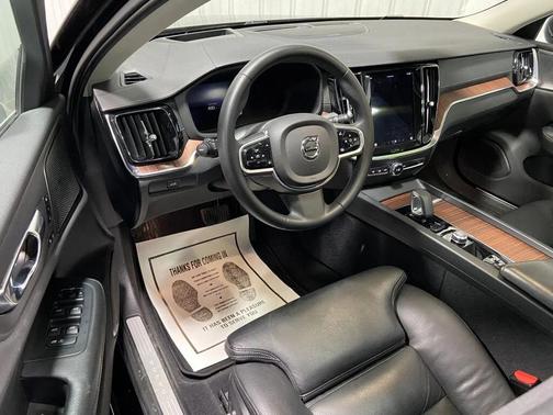 2023 Volvo S60 B5 Ultimate Bright Theme