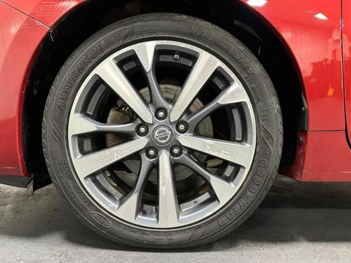 Cayenne Red 2016 Nissan Altima 2.5 SR