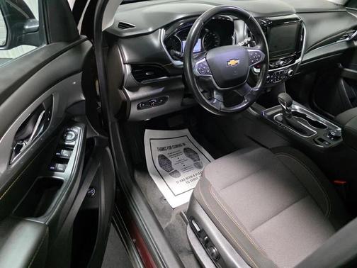 Black Cherry Metallic 2021 Chevrolet Traverse LT Cloth