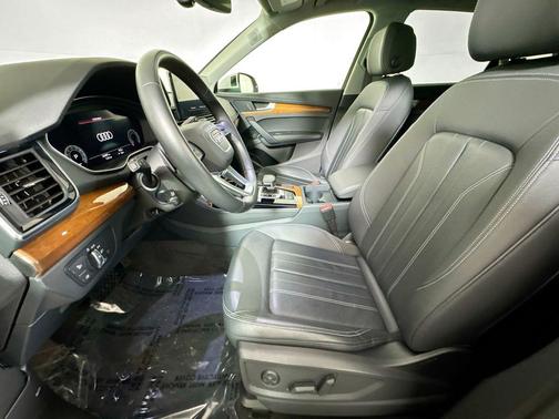 Ibis White 2023 Audi Q5 40 Premium Plus