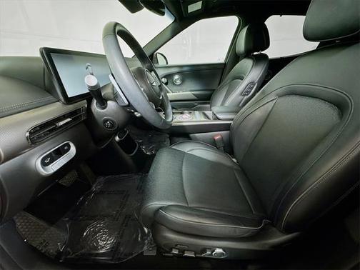 2023 Genesis GV60 Advanced AWD
