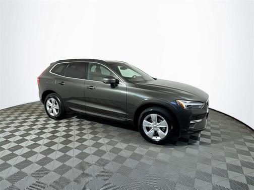 2022 Volvo XC60 B5 Momentum