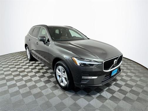 2022 Volvo XC60 B5 Momentum