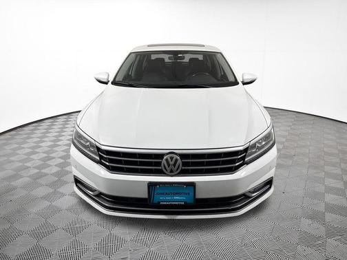 Pure White 2017 Volkswagen Passat 1.8T SE w/Technology