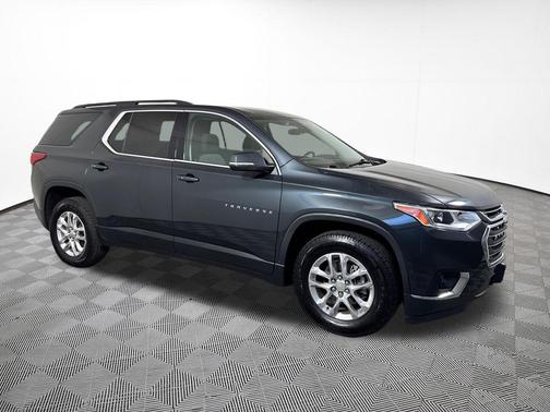Graphite Metallic 2021 Chevrolet Traverse LT Cloth