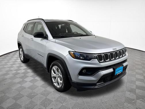 Silver Zynith Metallic Clearcoat 2024 Jeep Compass Latitude