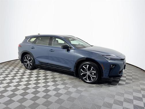 2025 Toyota Crown Signia XLE