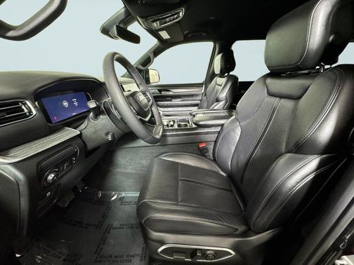 Diamond Black Crystal Pearlcoat 2024 Jeep Wagoneer Series II 4x4