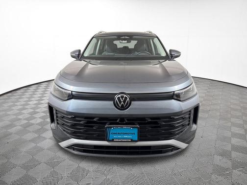 Platinum Gray Metallic 2025 Volkswagen Tiguan 2.0T SE 4MOTION