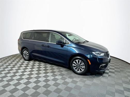 2022 Chrysler Pacifica Hybrid Touring L