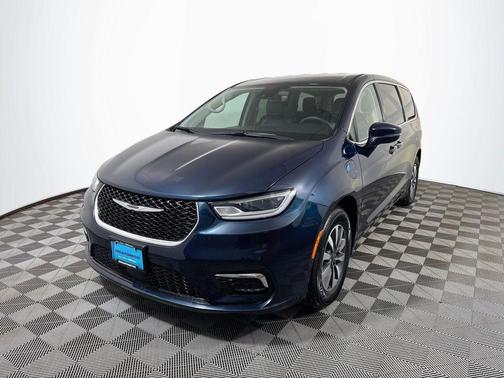 2022 Chrysler Pacifica Hybrid Touring L