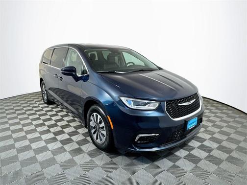 2022 Chrysler Pacifica Hybrid Touring L