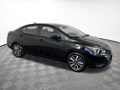 Super Black 2024 Nissan Versa 1.6 SV