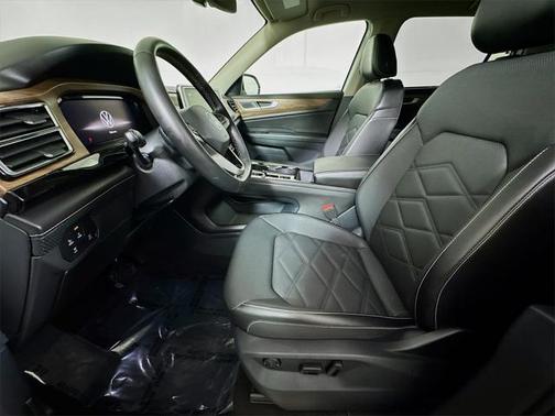 2025 Volkswagen Atlas 2.0T SE w/Technology 4MOTION